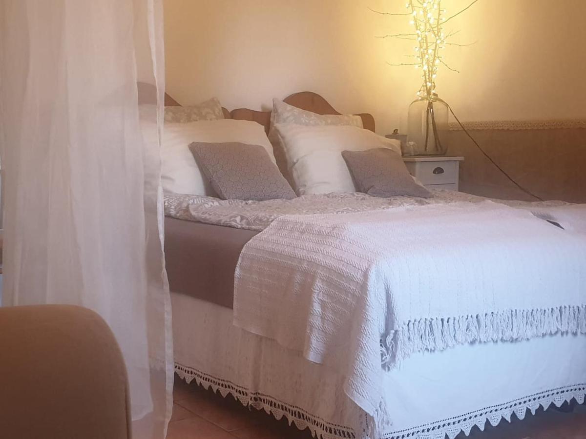 Tulipanos Vendeghaz Apartment Obanya Luaran gambar