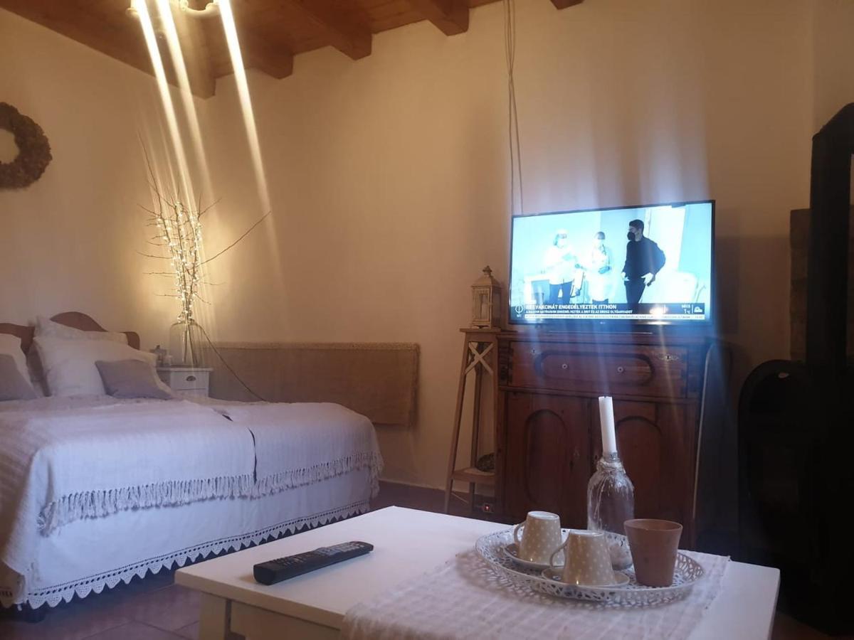 Tulipanos Vendeghaz Apartment Obanya Luaran gambar