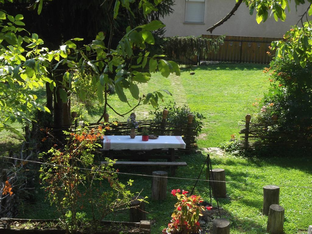 Tulipanos Vendeghaz Apartment Obanya Luaran gambar