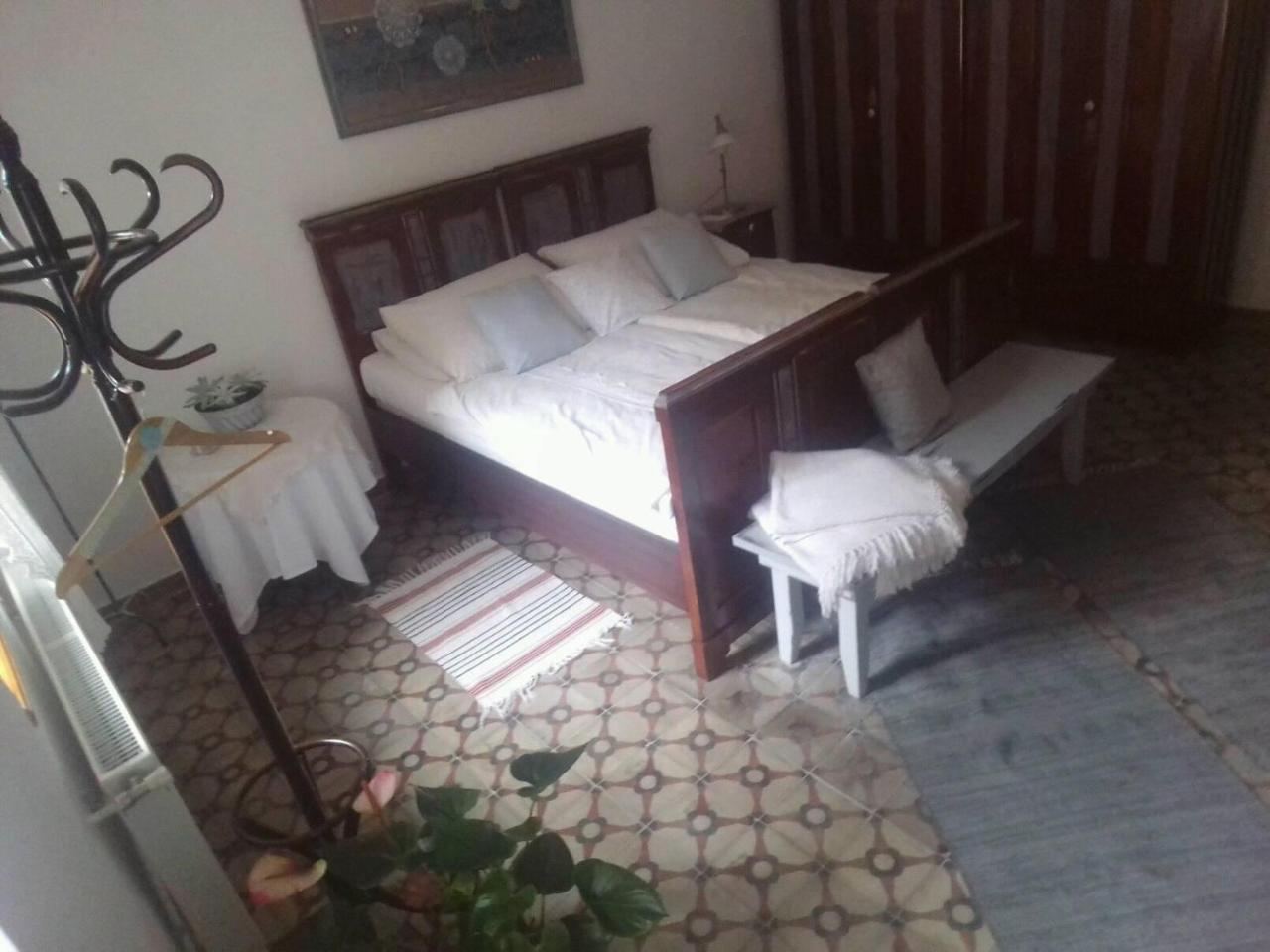 Tulipanos Vendeghaz Apartment Obanya Luaran gambar